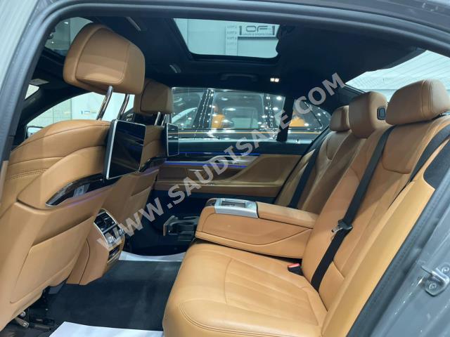 2020 بي ام دبليو الفئة السابعة 730 إل أي