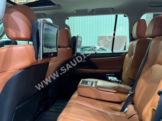 2016 لكزس إل إكس 570 اس