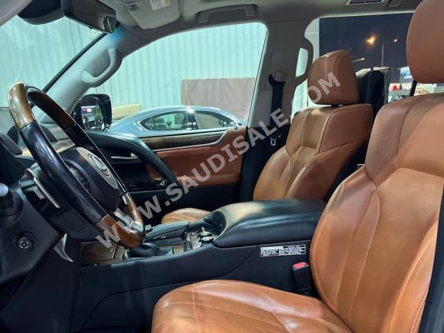 2016 لكزس إل إكس 570 اس