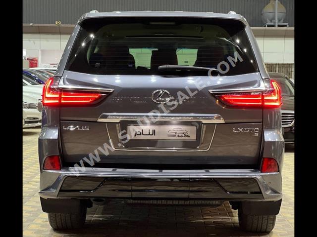 2016 لكزس إل إكس 570 اس