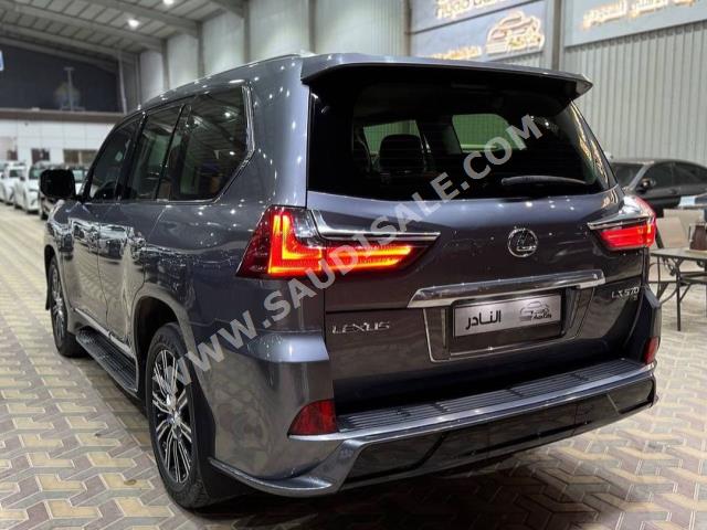 2016 لكزس إل إكس 570 اس