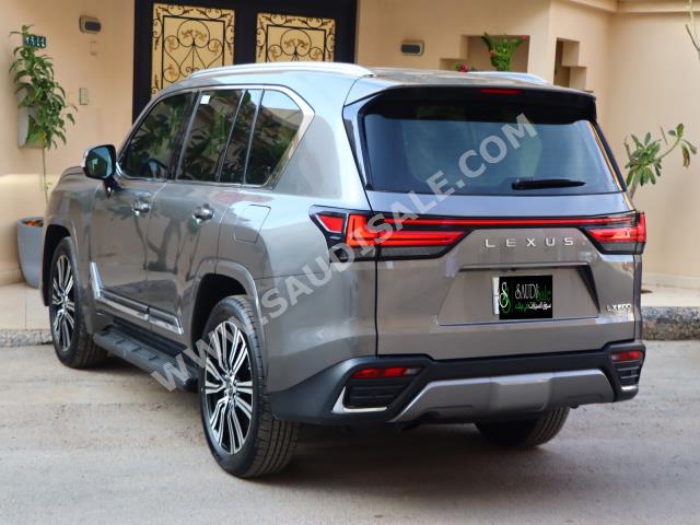 2023 لكزس إل إكس 600