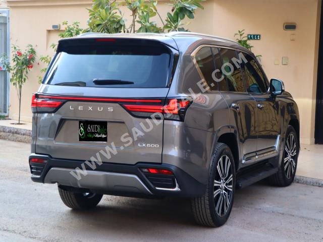 2023 لكزس إل إكس 600