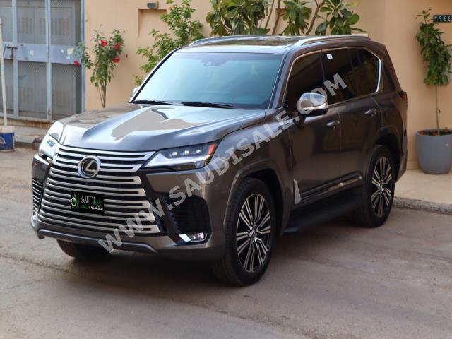 2023 لكزس إل إكس 600