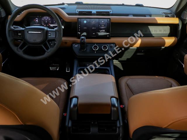 2023 لاند روفر ديفيندر