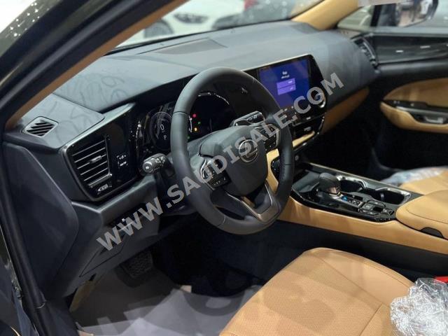 2024 لكزس إن إكس 350