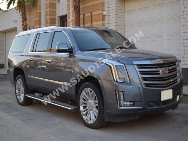 2018 كاديلاك اسكاليد بلاتينيوم