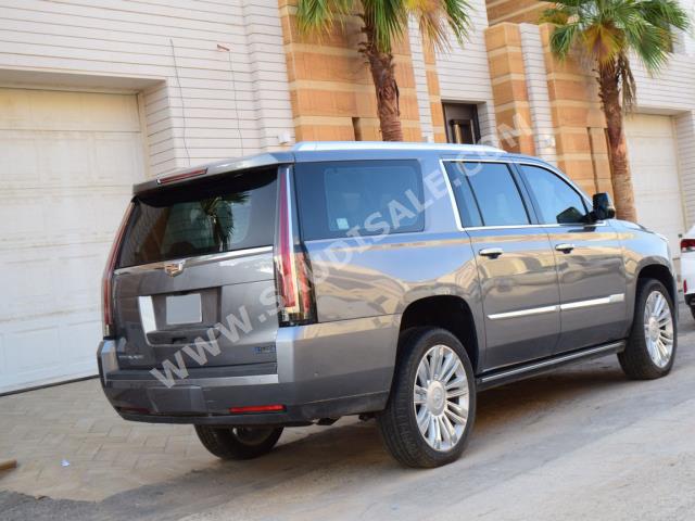 2018 كاديلاك اسكاليد بلاتينيوم