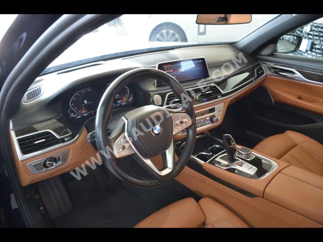 2020 بي ام دبليو الفئة السابعة 730 إل أي