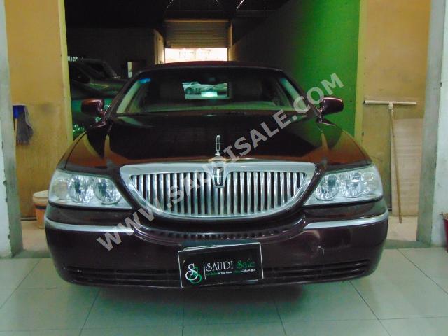 2007 لنكولن تاون كار