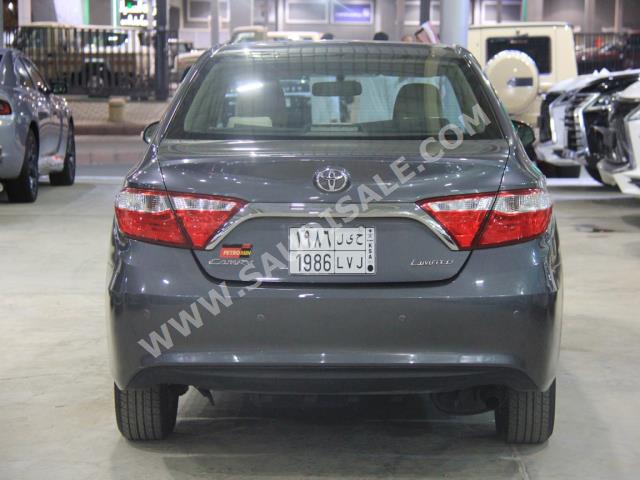 2016 تويوتا كامري ليميتد