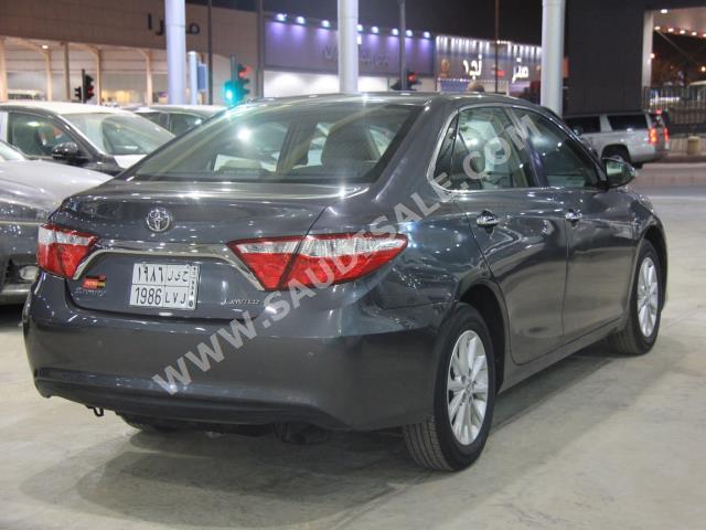 2016 تويوتا كامري ليميتد