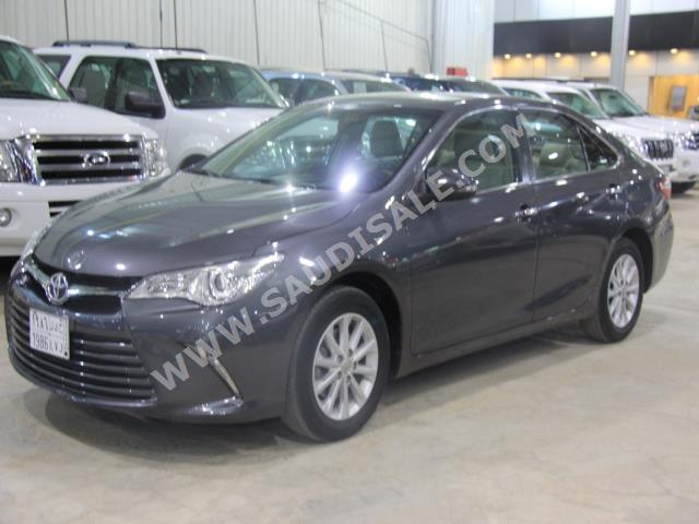 2016 تويوتا كامري ليميتد