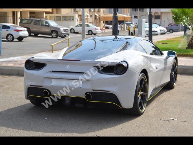 2016 فيراري 488 جي تي بي