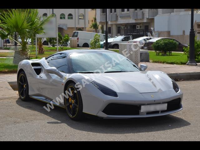 2016 فيراري 488 جي تي بي