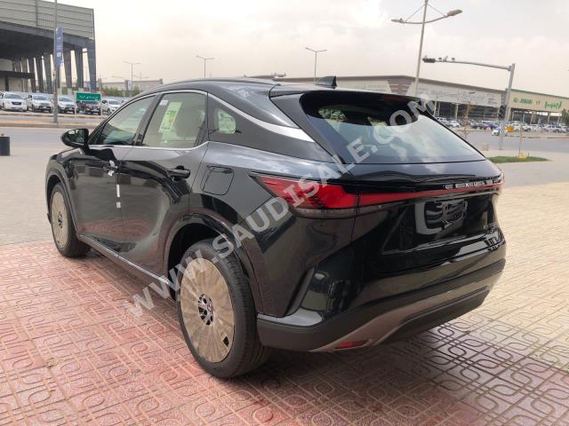 2024 لكزس أر إكس 350