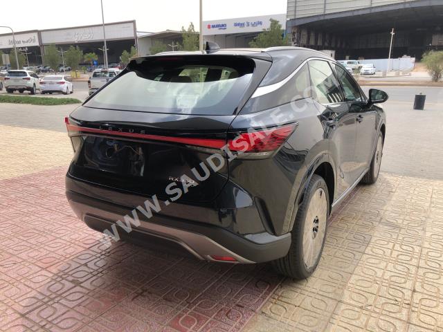 2024 لكزس أر إكس 350