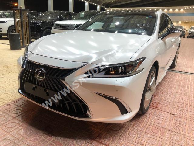 2023 لكزس إي إس 350