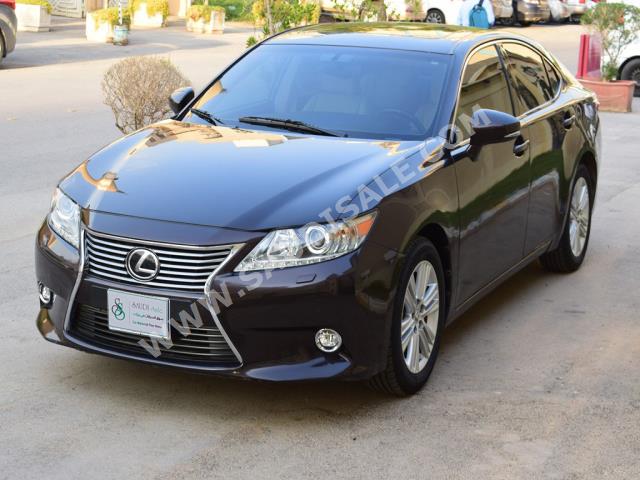 2015 لكزس إي إس 250