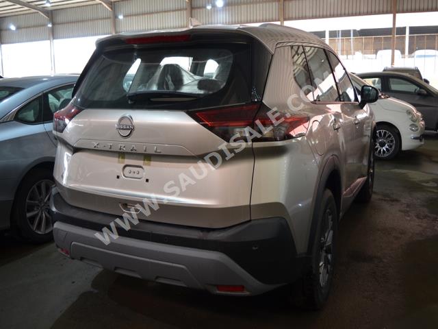 2023 نيسان اكس - ترايل