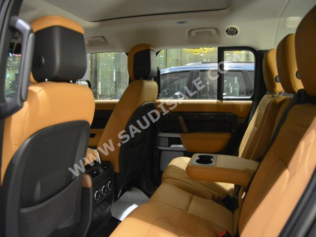 2023 لاند روفر ديفيندر