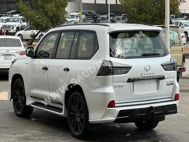 2019 لكزس إل إكس 570 بلاك اديشن