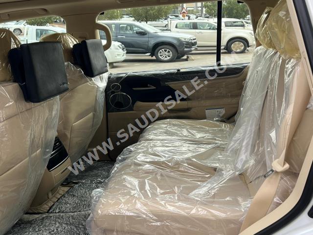 2019 لكزس إل إكس 570 بلاك اديشن