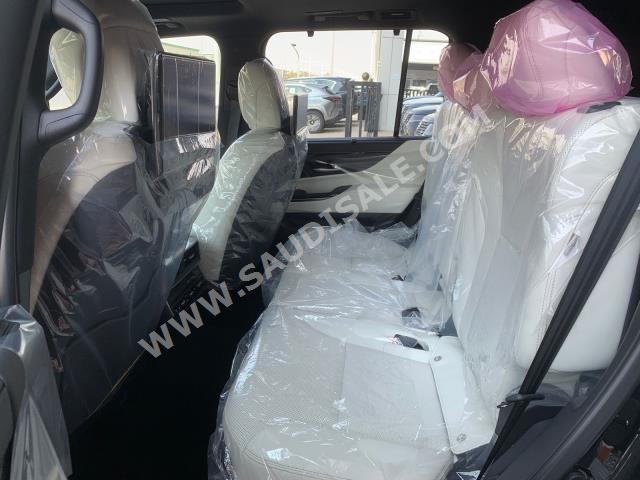 2023 لكزس إل إكس 600