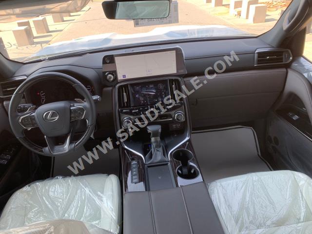2023 لكزس إل إكس 600