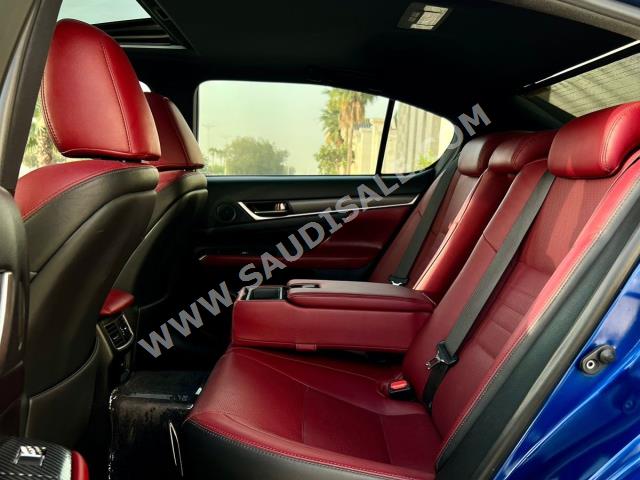2017 لكزس جي إس 350