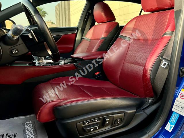 2017 لكزس جي إس 350