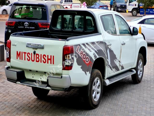 2022 متسوبيشي ال 200