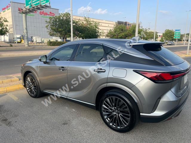 2023 لكزس أر إكس 350