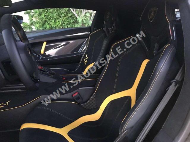 2016 لمبرجيني افنتادور اس في