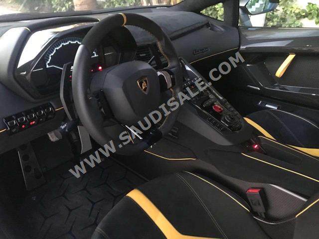 2016 لمبرجيني افنتادور اس في