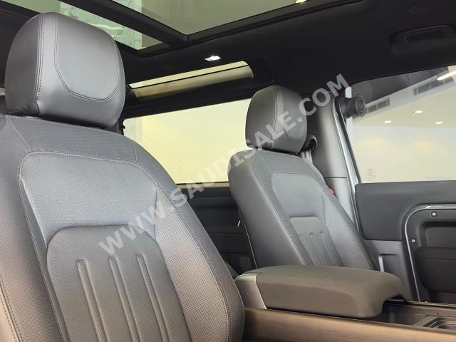 2022 لاند روفر ديفيندر اس