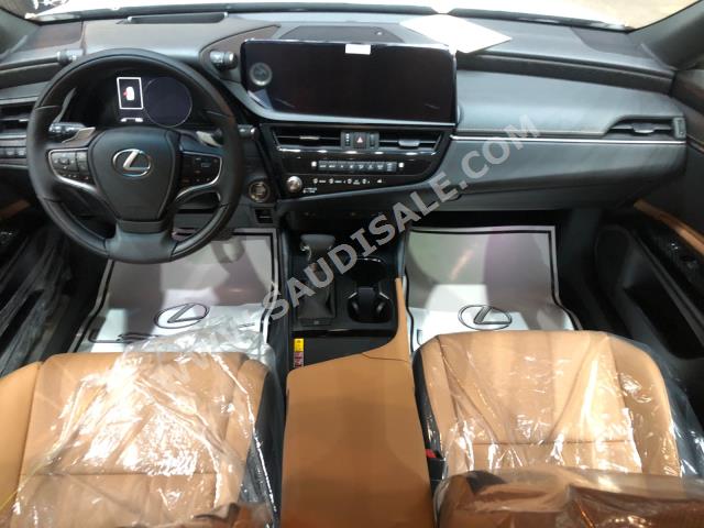 2023 لكزس إي إس 350