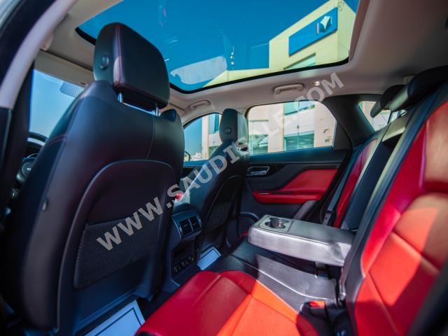 2018 جاكوار اف-بيس