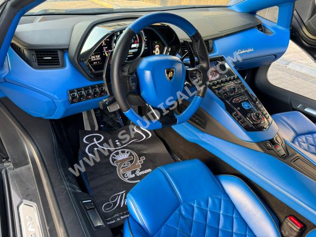 2017 لمبرجيني افنتادور