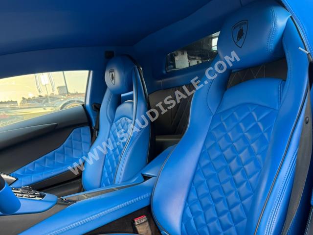 2017 لمبرجيني افنتادور