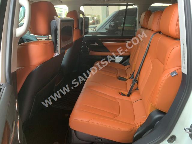 2020 لكزس إل إكس 570