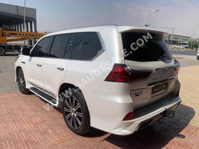 2020 لكزس إل إكس 570