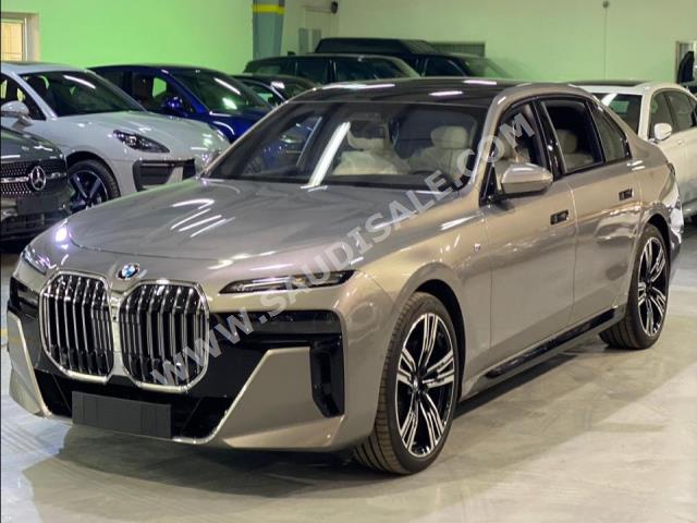 2023 بي ام دبليو الفئة السابعة 735 إل أي