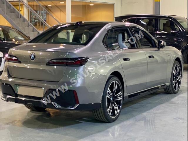 2023 بي ام دبليو الفئة السابعة 735 إل أي