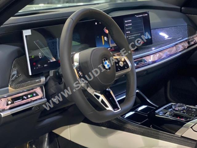 2023 بي ام دبليو الفئة السابعة 735 إل أي