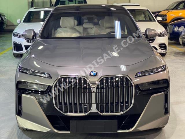 2023 بي ام دبليو الفئة السابعة 735 إل أي