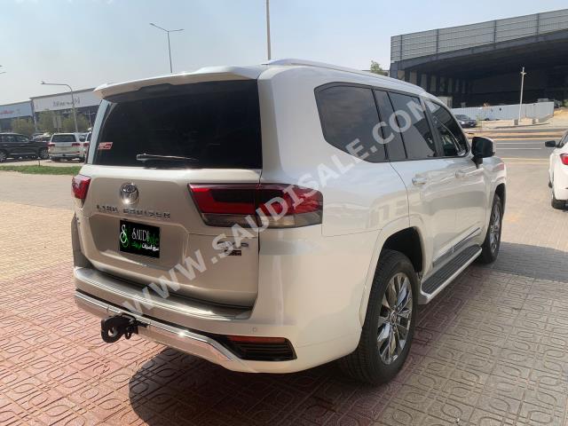 2023 تويوتا لاند كروزر جي اكس ار 3