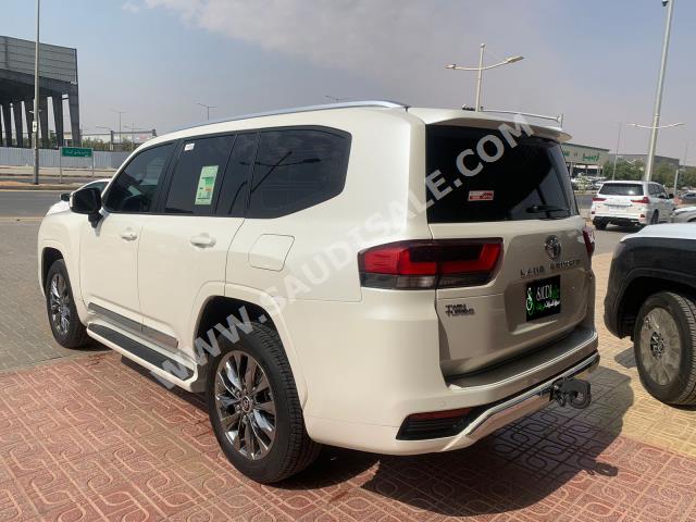 2023 تويوتا لاند كروزر جي اكس ار 3