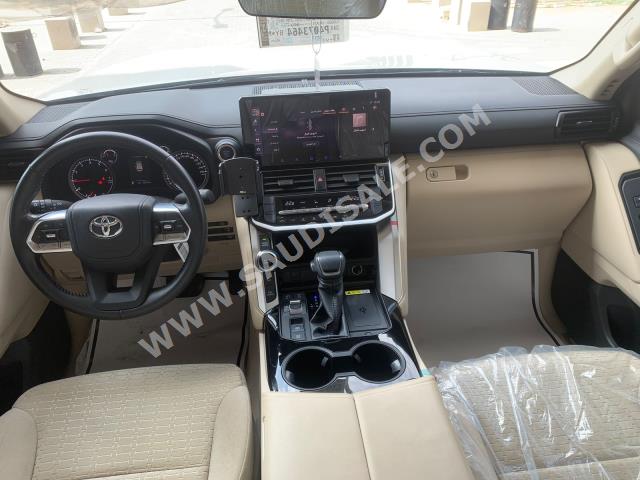 2023 تويوتا لاند كروزر جي اكس ار 3