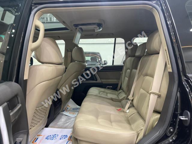 2009 تويوتا لاند كروزر جي اكس ار